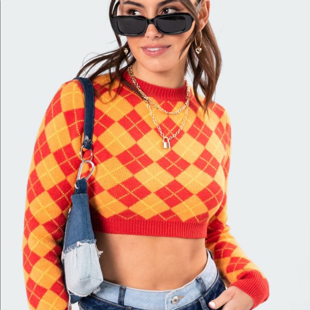 Cropped knitwear